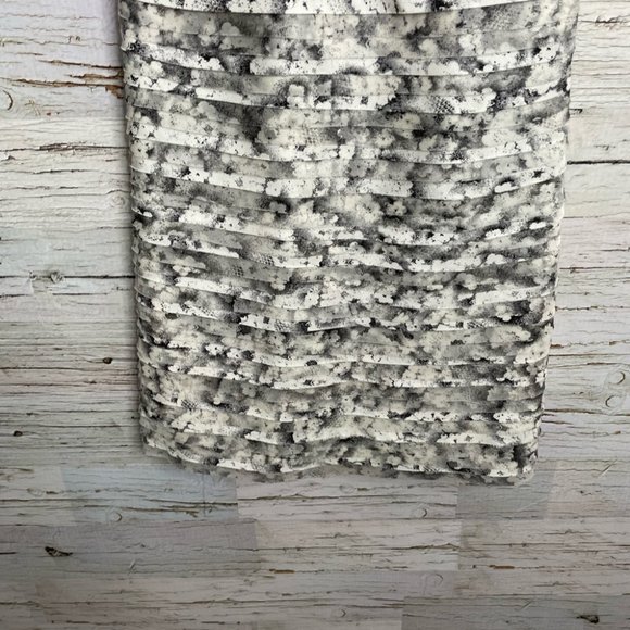 Alice & Olivia Tegan black white tiered dress silk ruffle size 6 - Picture 3 of 11